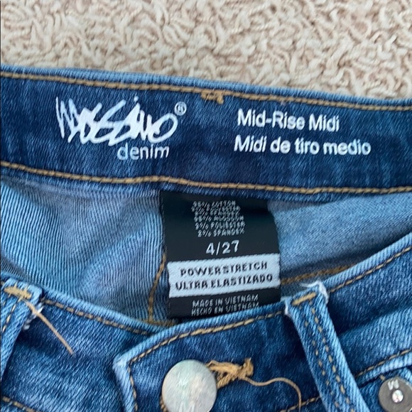 Mossimo Jean shorts - Picture 3 of 4